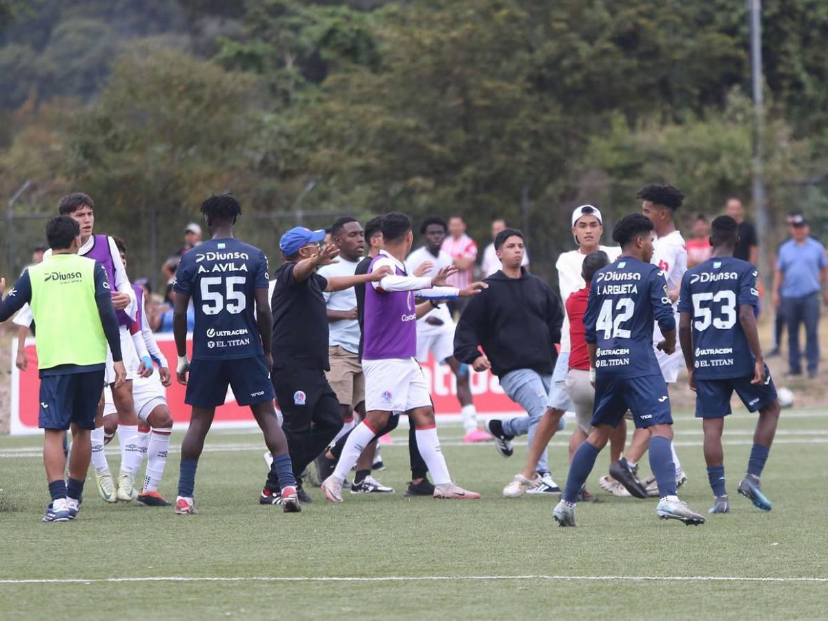 Violencia opaca la final del torneo de reservas entre Olimpia y Motagua