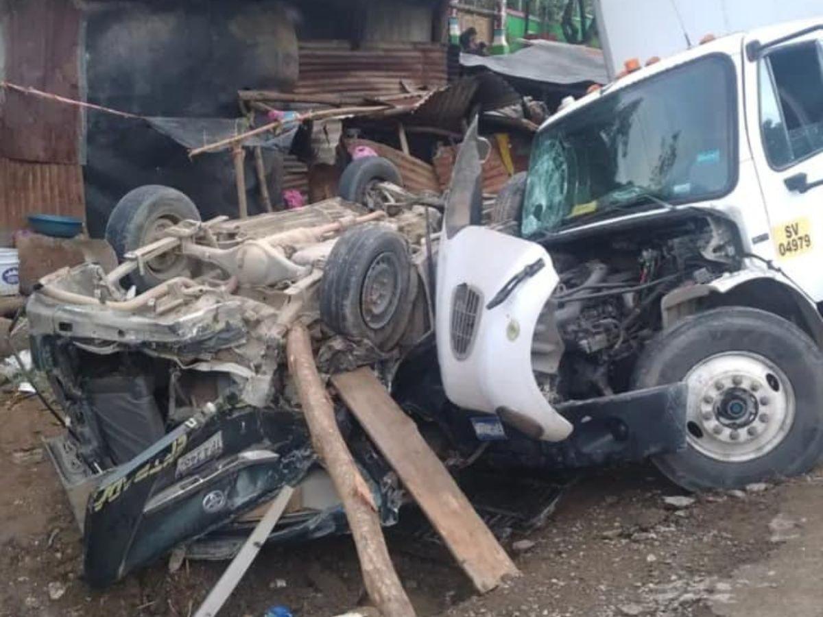 Accidente en Macuelizo deja cuatro heridos, tras choque entre busito y camión