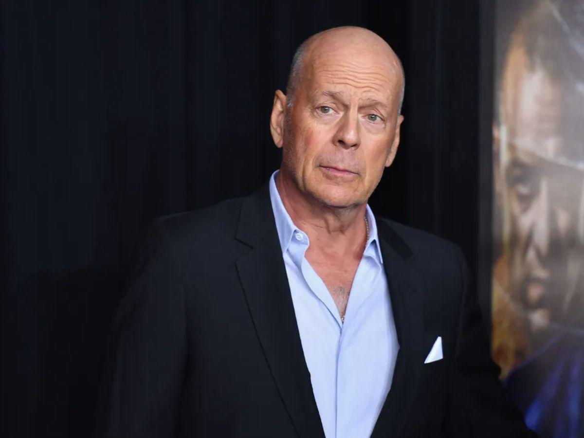 Bruce Willis reaparece dando un paseo tras diagnóstico de demencia