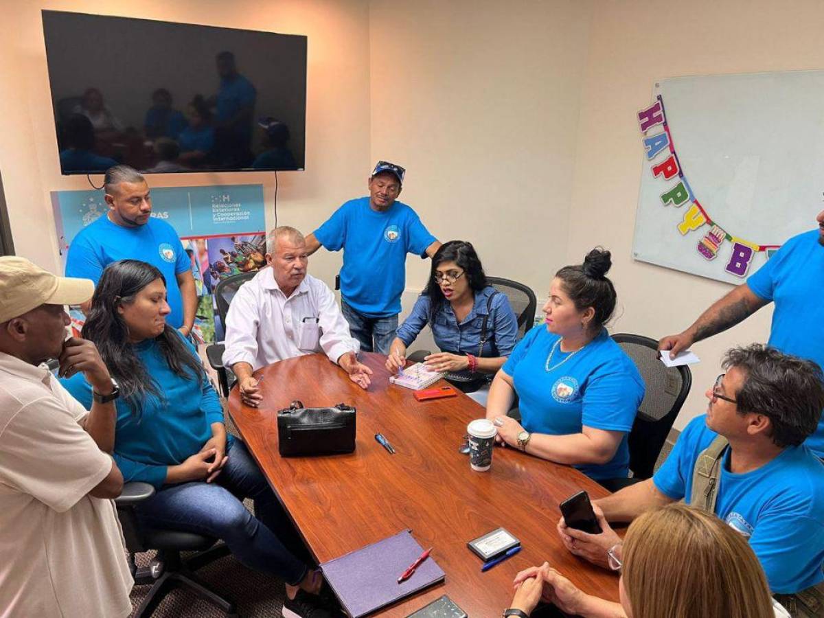 Miembros de la Fundación Fuerza Catracha Houston.