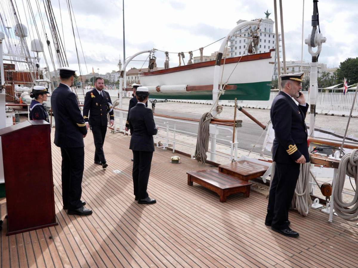 Princesa Leonor se embarca en el buque Elcano; estará en alta mar seis meses