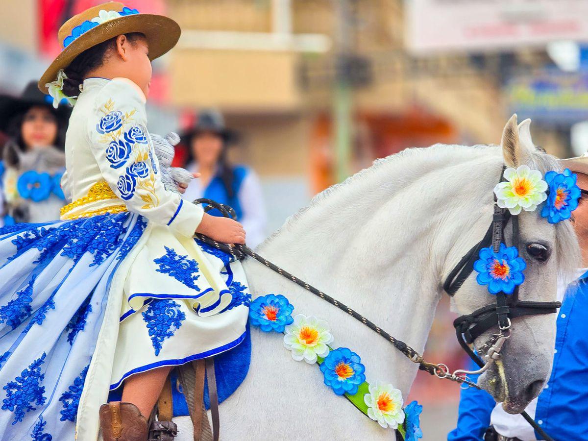 Con bellas floristas y carrozas, Siguatepeque celebra el Festival de las Flores 2024