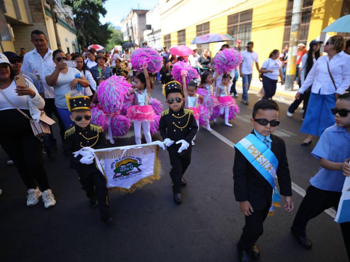 Con música y baile, alumnos de prebásica ponen ambiente en las calles de Comayagüela