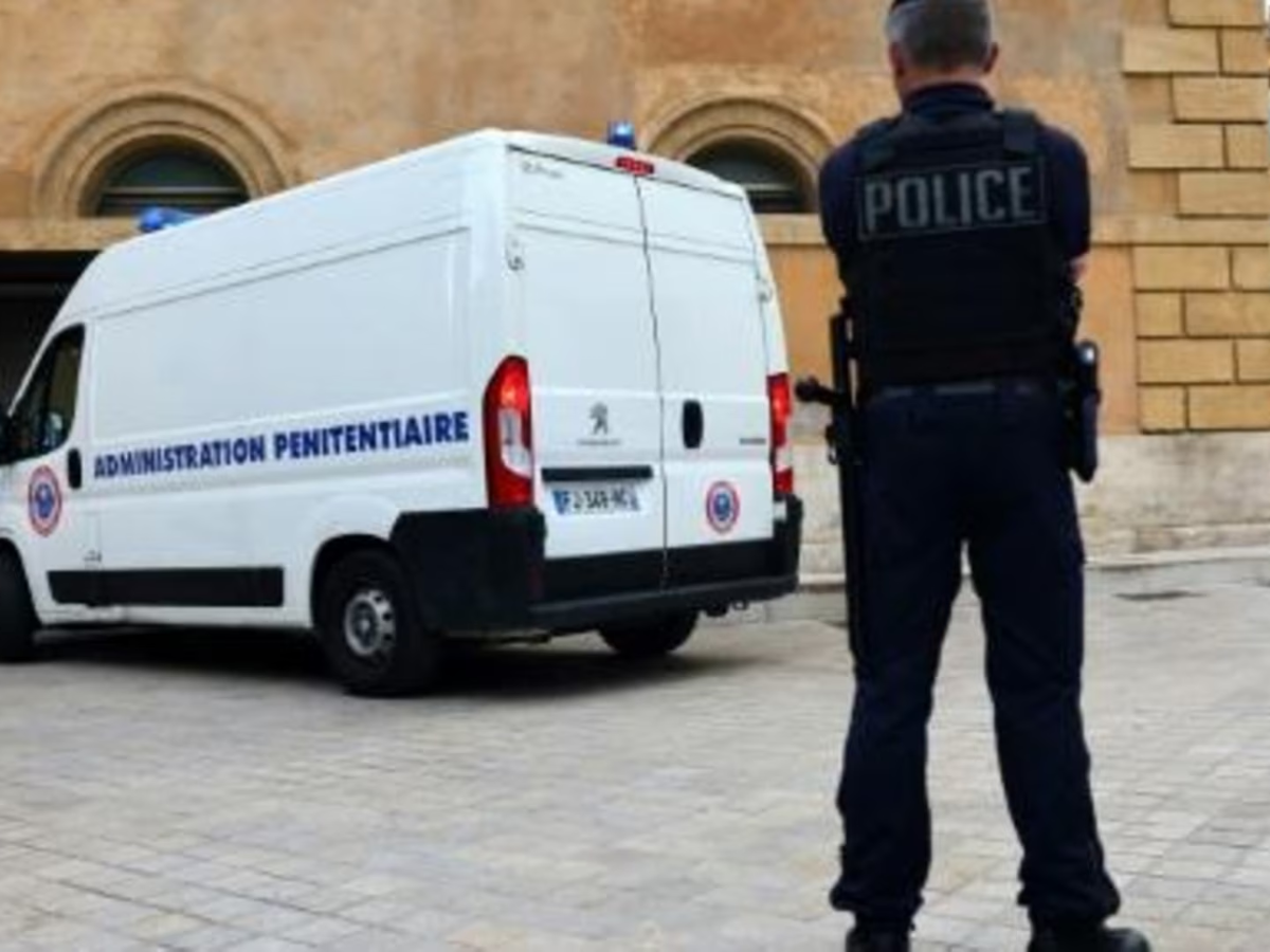 Tres policías detenidos en Francia por la muerte de un hombre durante disturbios