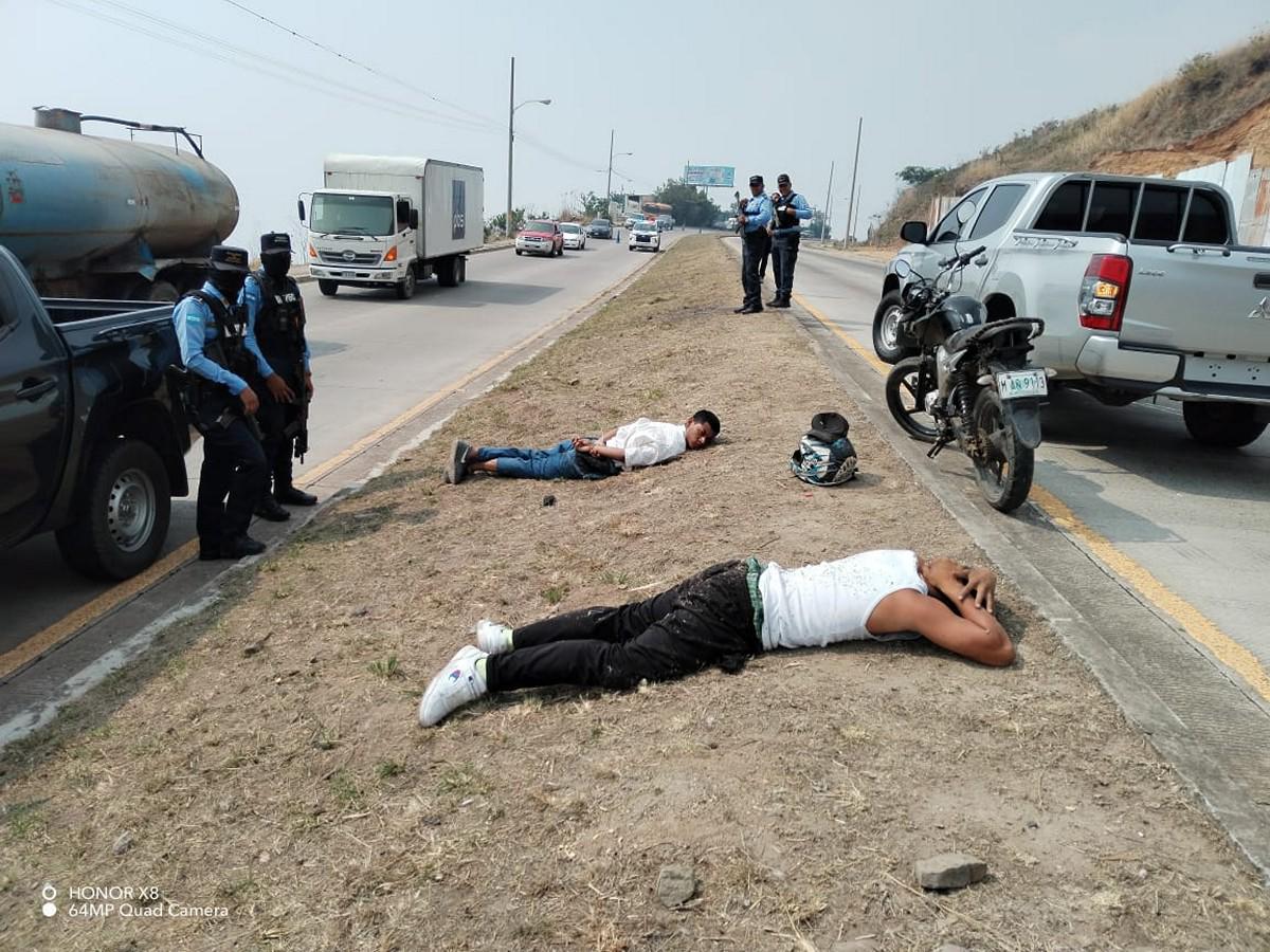 Tras persecución policial capturan a dos mareros en el anillo periférico