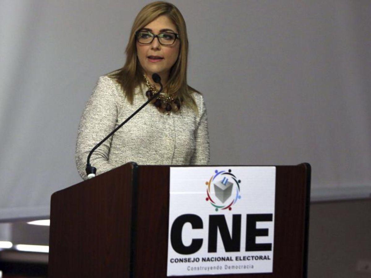 Ana Paola Hall asume la presidencia del CNE