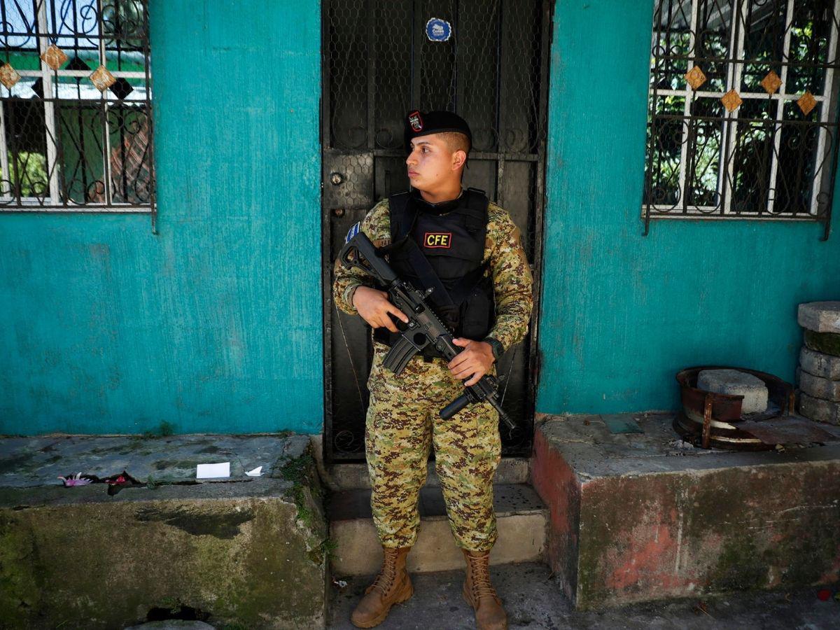 Las mejores imágenes del despliegue de más de 2 mil soldados en una colonia de El Salvador