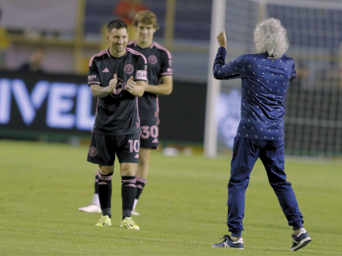 “Mágico” González tras su saludo con Messi: “bendición de Dios”