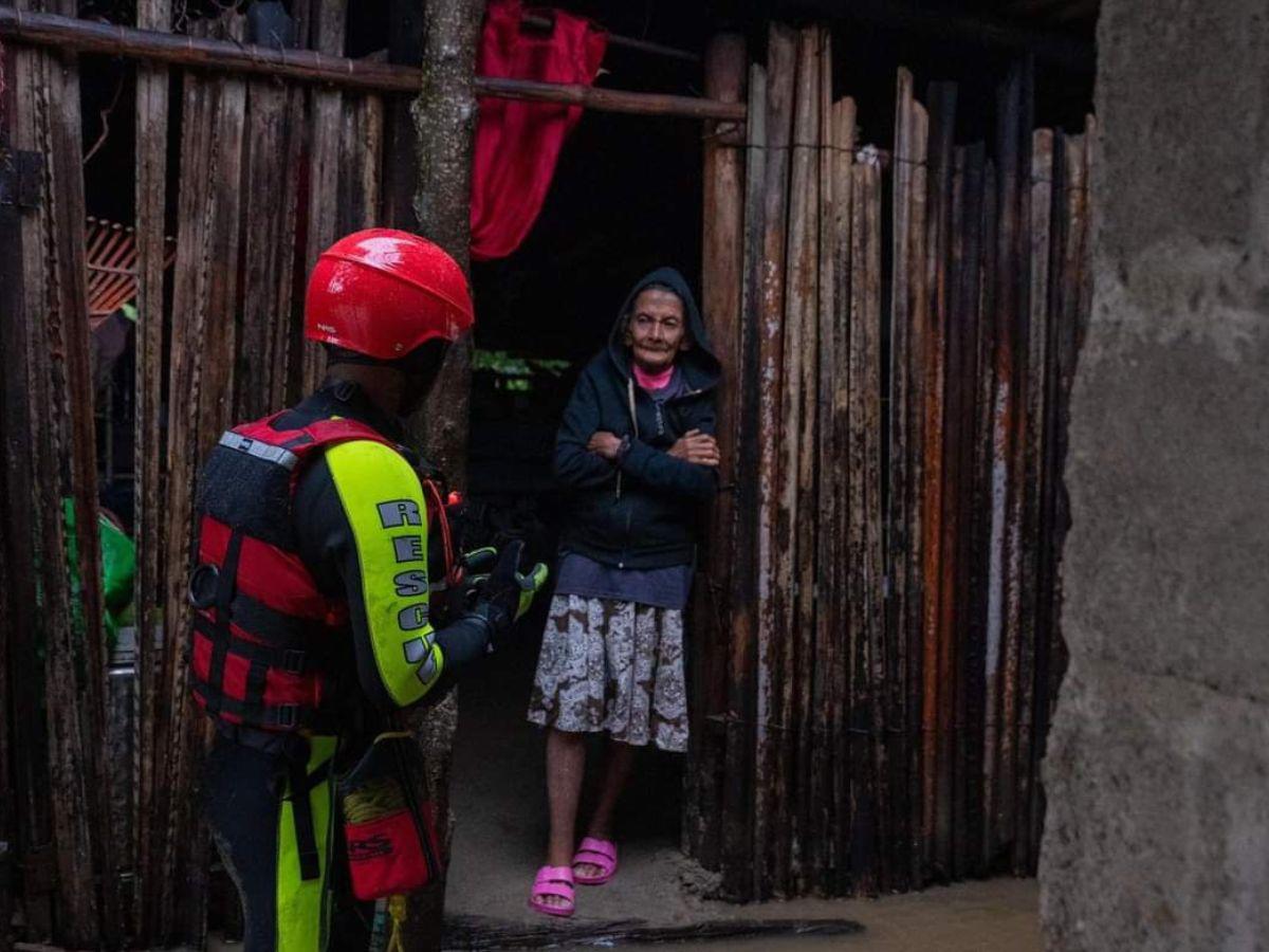 Sufrimiento, dolor e impotencia entre los afectados por la tormenta tropical Sara