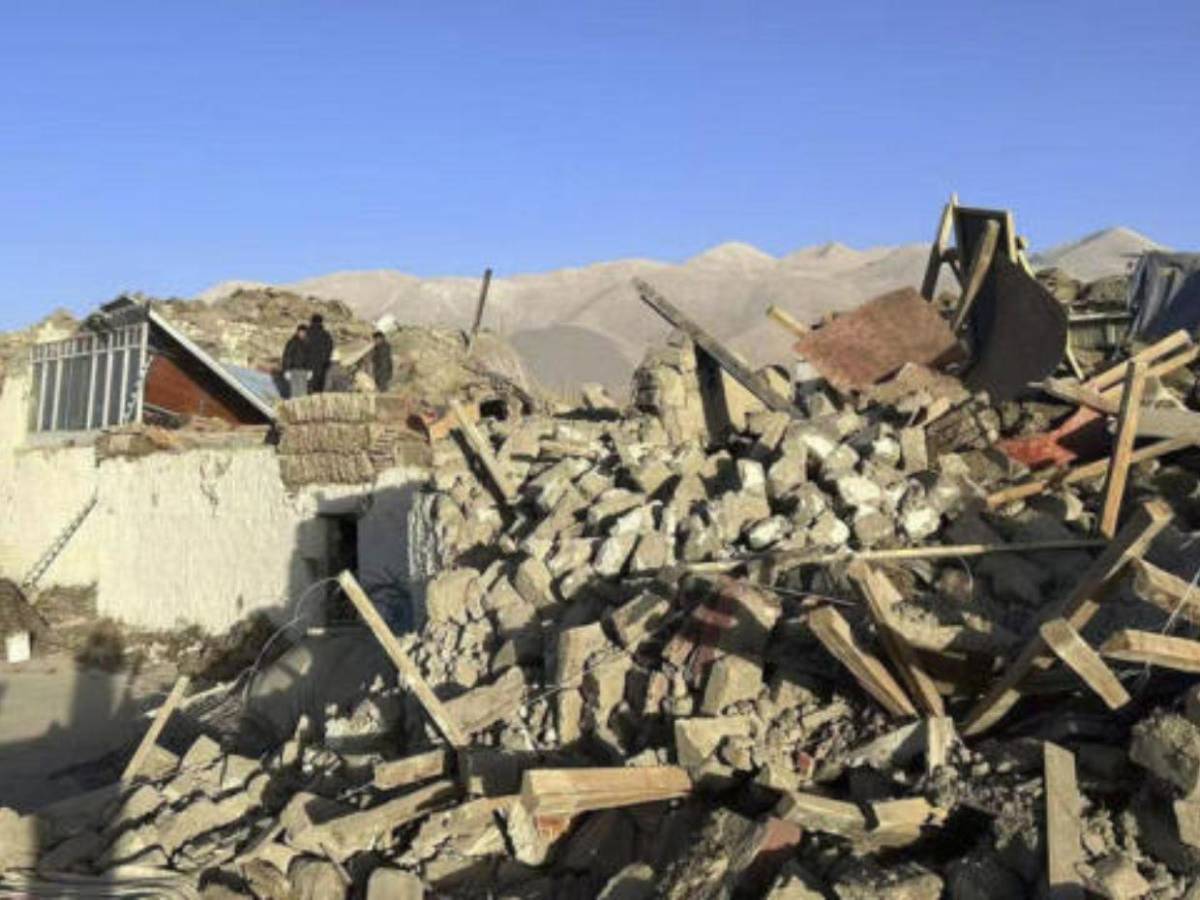 Muertos, derrumbes y búsqueda de cuerpos: caos tras terremoto en China