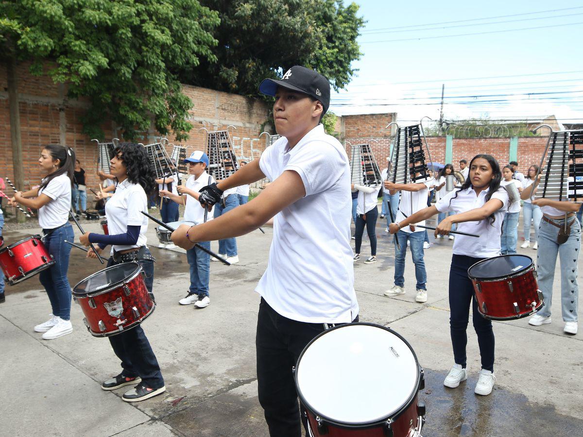 Entrega y pasión por la música: banda del Milla Selva busca brillar en los desfiles