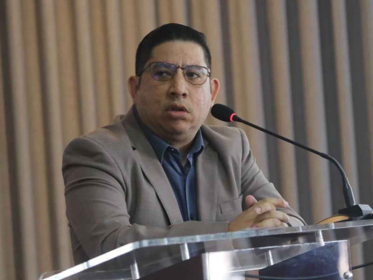 Erick Tejada recibió un ajuste salarial de L 32,130 en un año