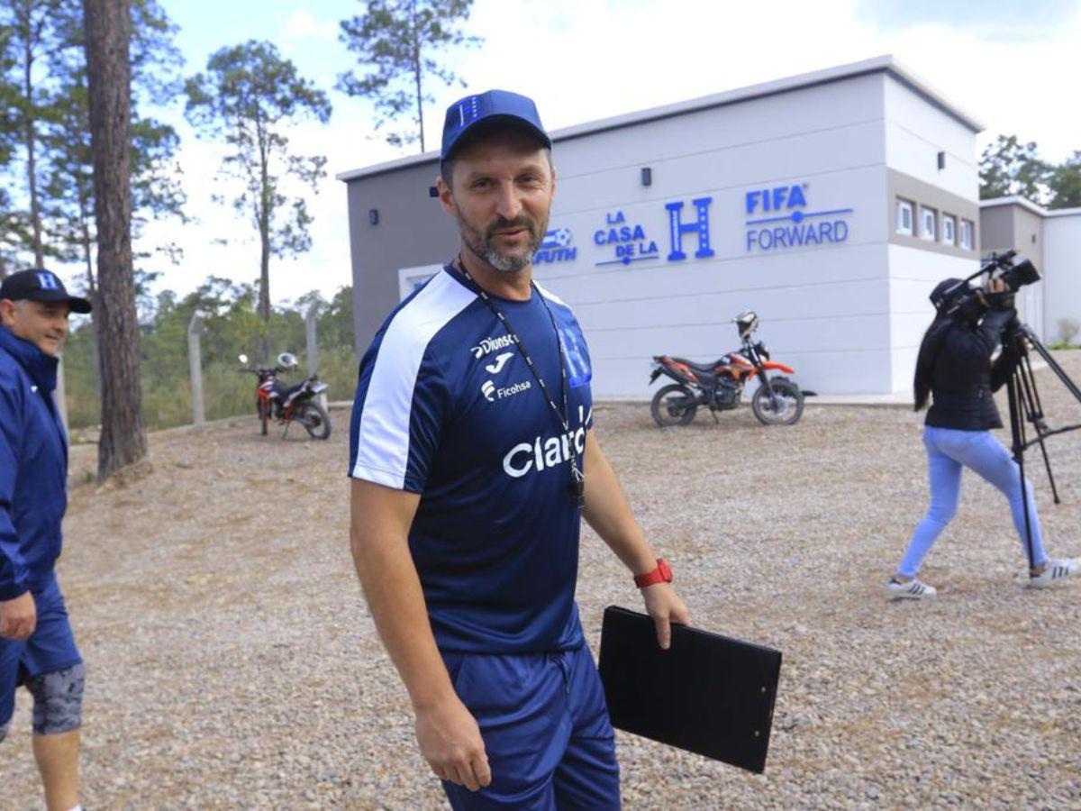 Mauricio Pacini debutó como asistente técnico de la selección catracha.