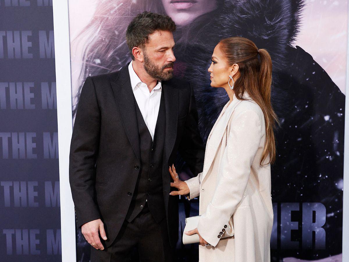 El tenso momento que vivieron Ben Affleck y JLo durante alfombra roja