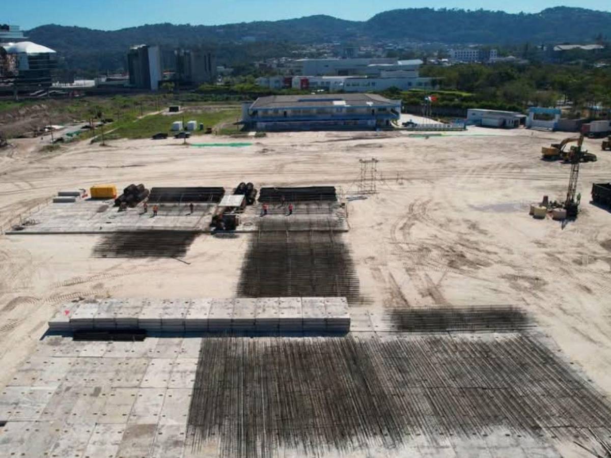 El Salvador inicia construcción de lujoso estadio donado por China