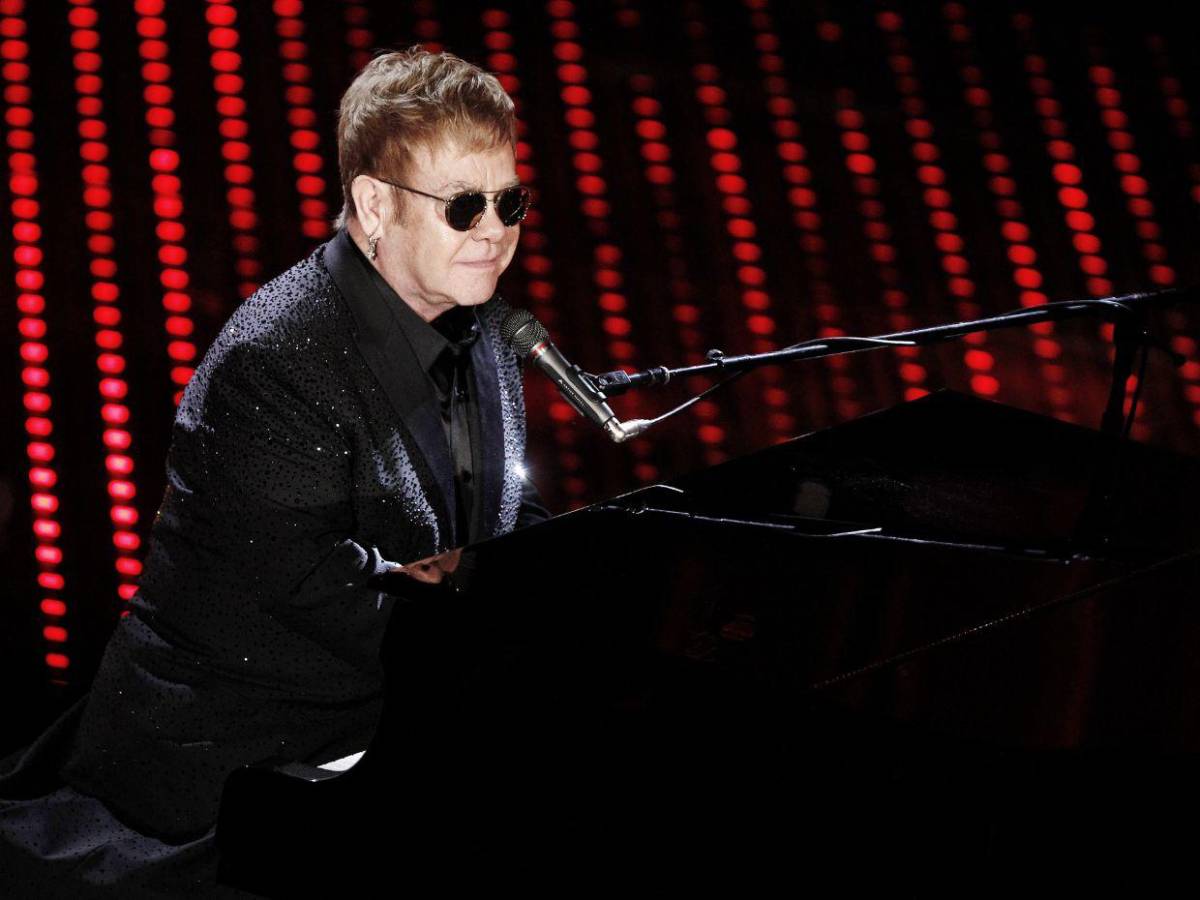 Elton John revela que perdió la visión en su ojo derecho por esta razón