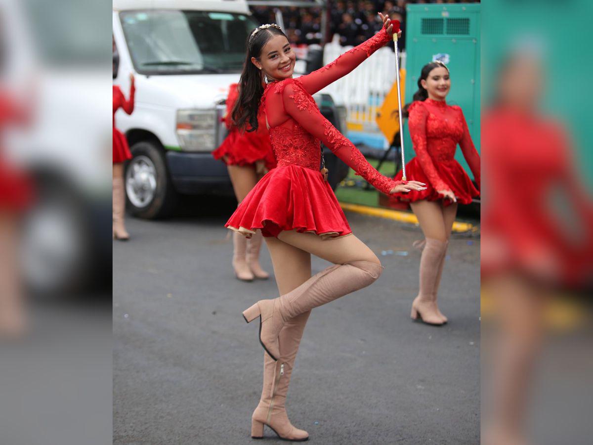 Alessa Villatoro, la palillona que encantó al público en los desfiles patrios 2024