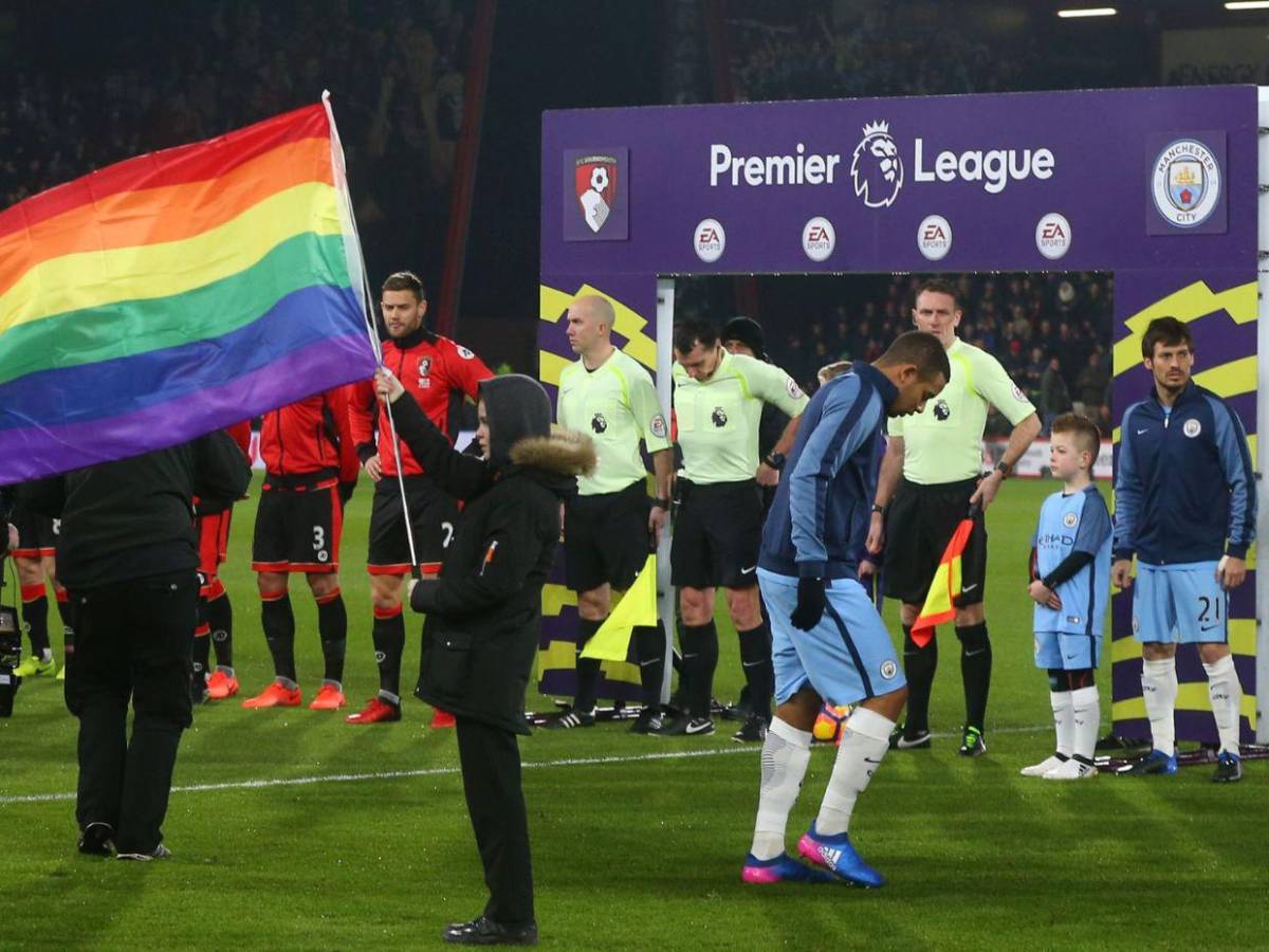 Capitanes de la Premier League causan polémica por brazaletes pro-LGBTQ