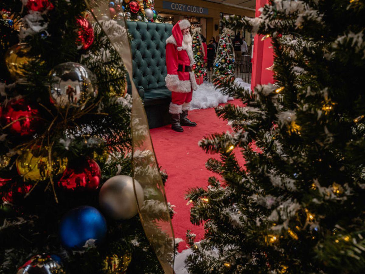 Santa Claus ya recorre el mundo, repartiendo millones de regalos, según rastreo del Ejército de EUA