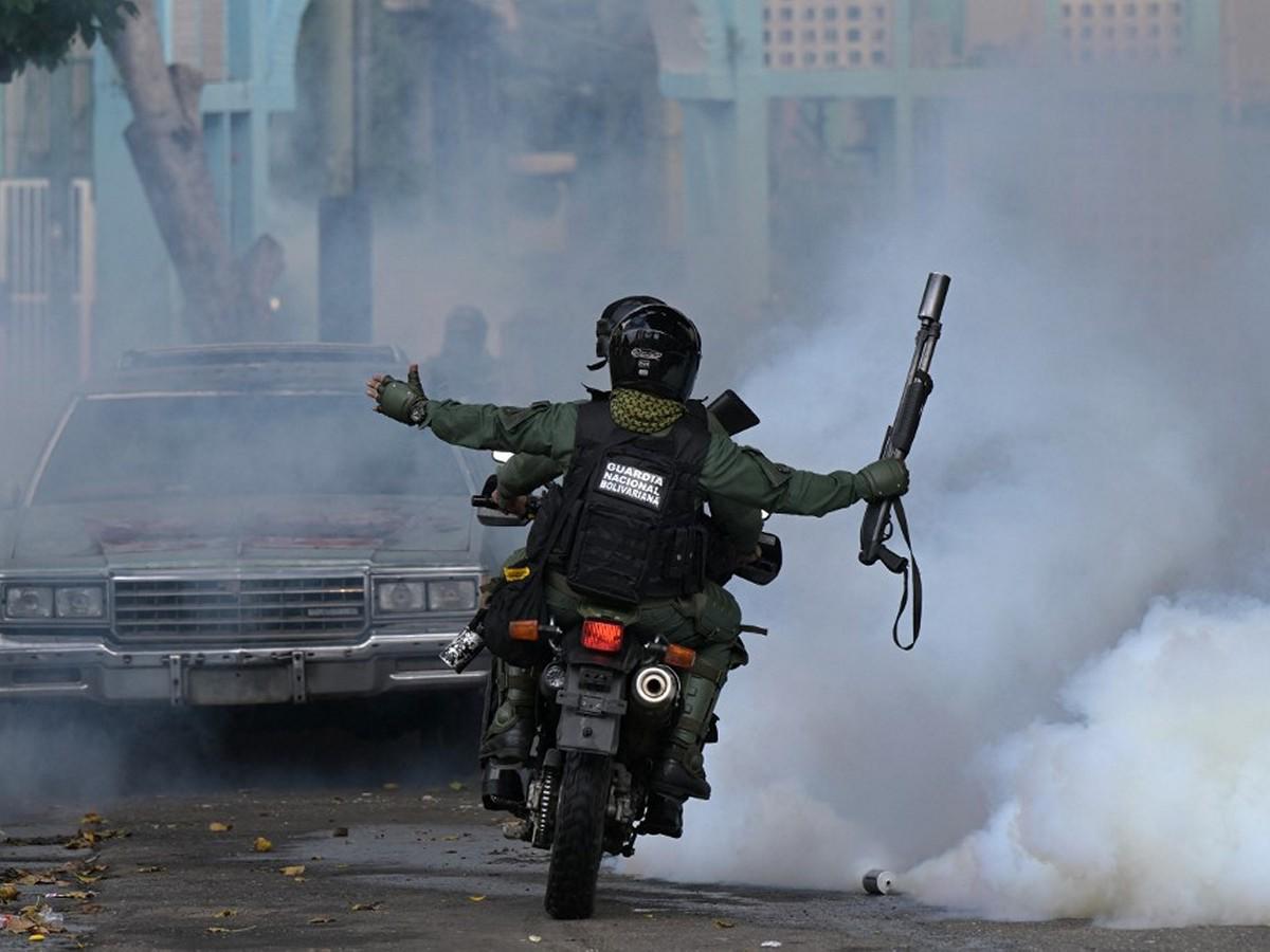 Aumentan a 11 los civiles muertos durante protestas en Venezuela por reelección de Maduro