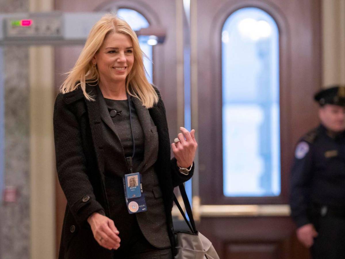 Pam Bondi, elegida por Trump como fiscal general, “es inteligente y dura”