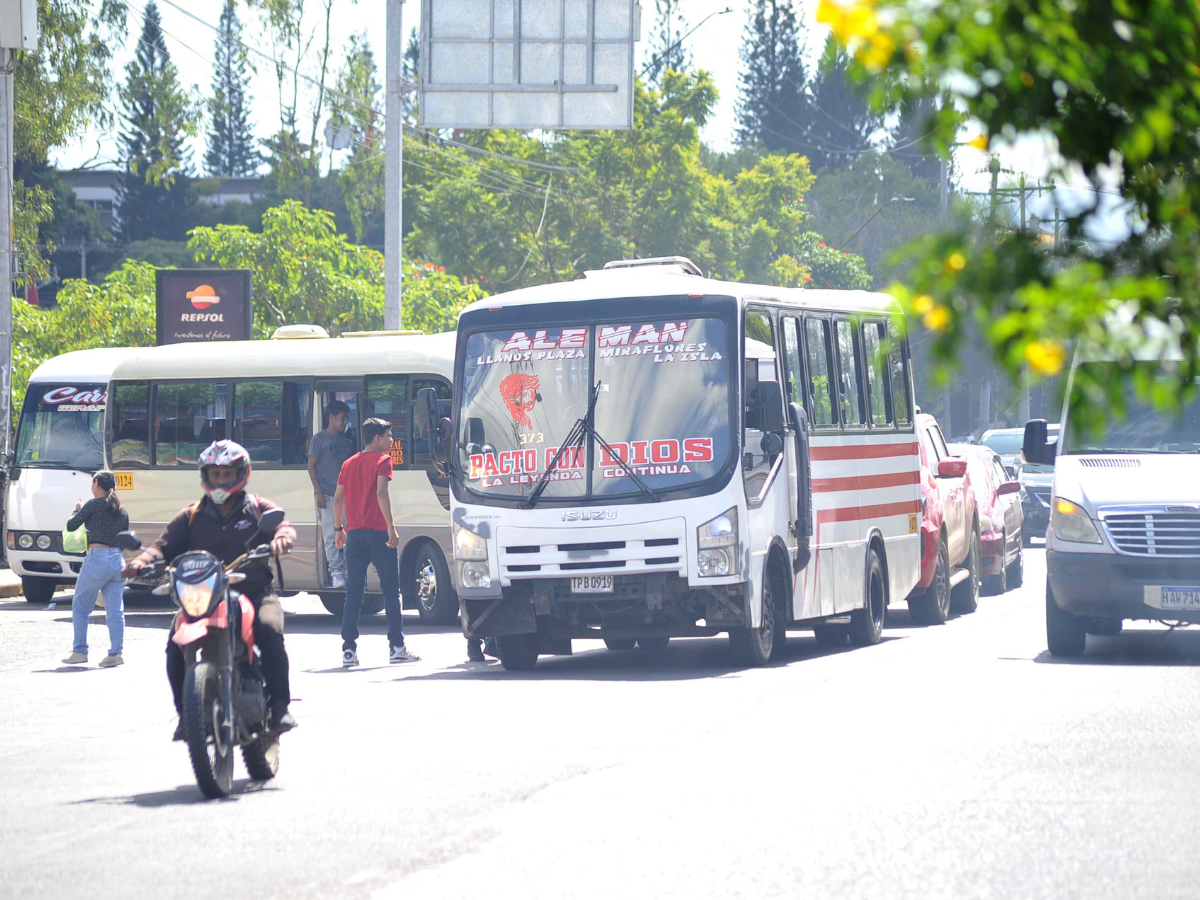 El IHTT le pondrá orden a los conductores de buses y taxis del DC