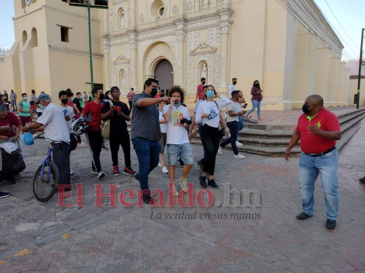 Luisito Comunica visita Comayagua para ver el reloj más antiguo de América