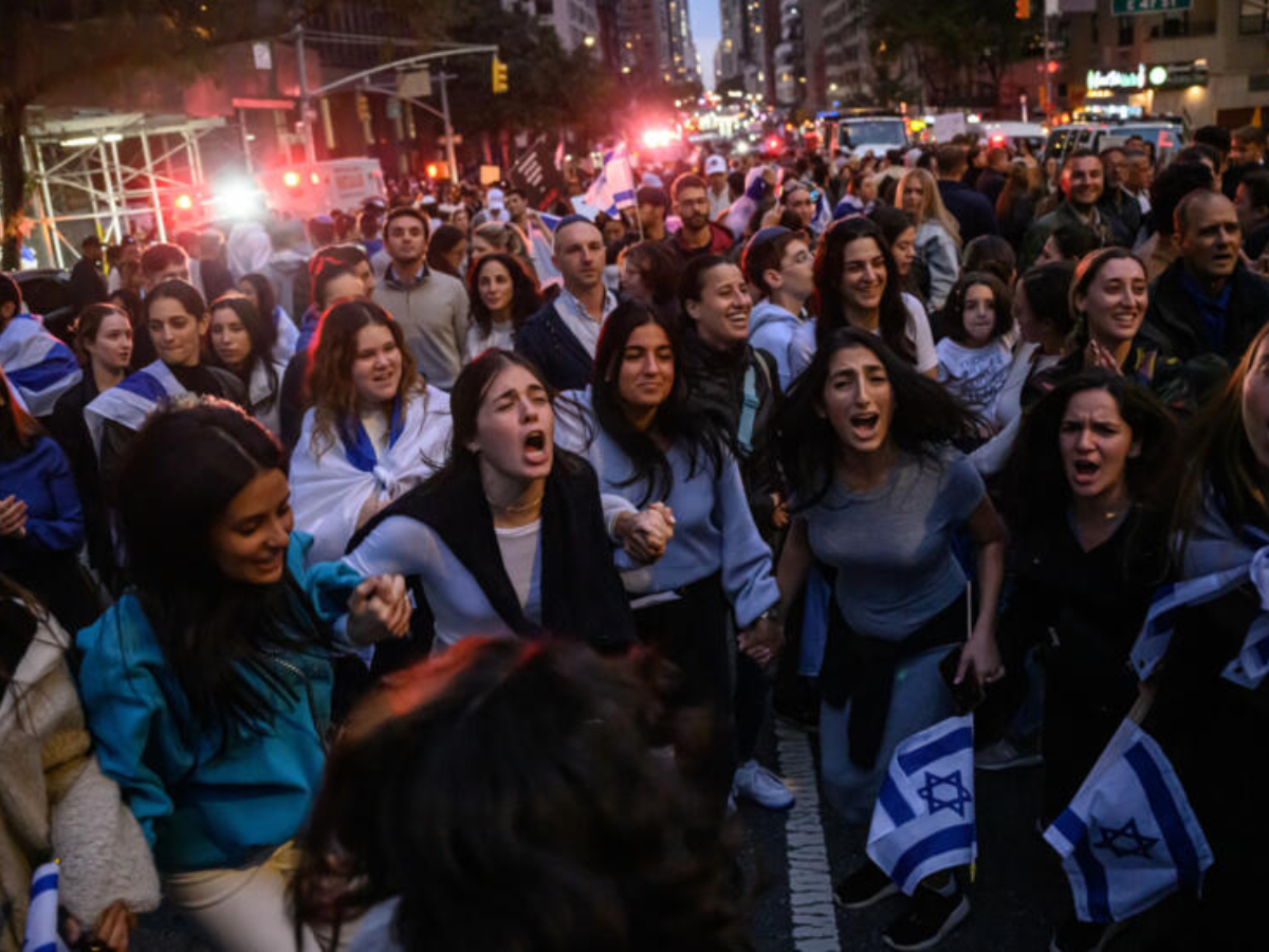 Multitud protesta cerca de la ONU en Nueva York en apoyo a Israel