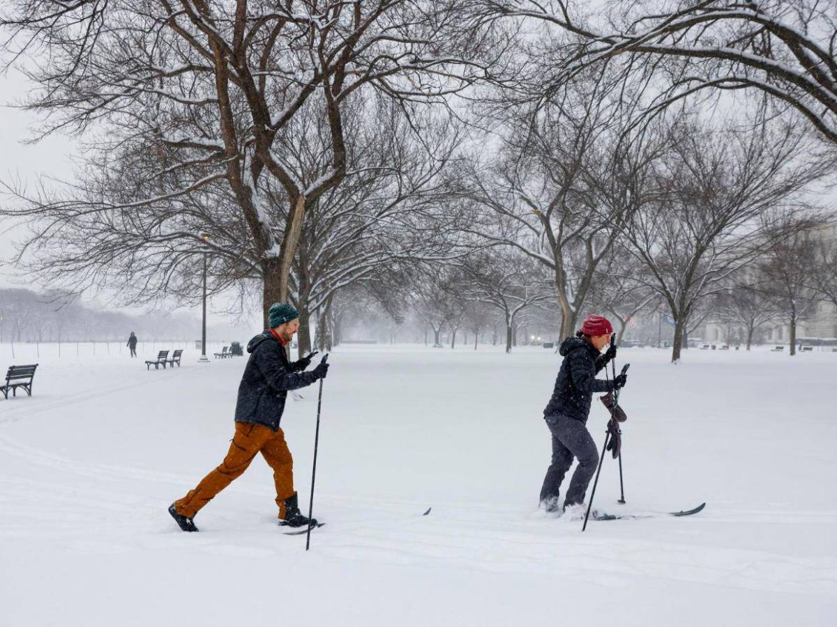 Tormenta invernal azota Estados Unidos afectando miles de vuelos