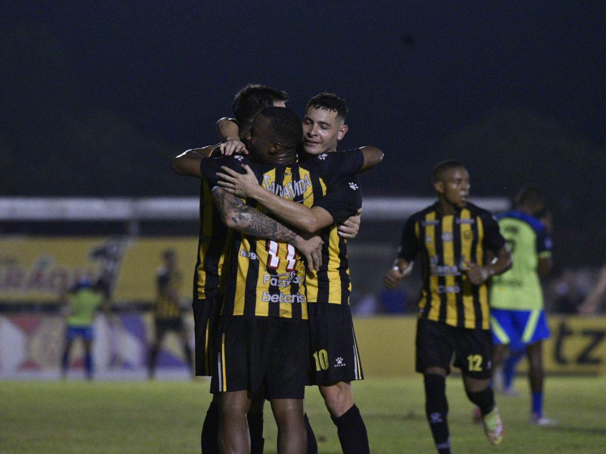 Con hat-trick de Rocca, Real España frena al Olancho al imponerse 4-3 en Choloma