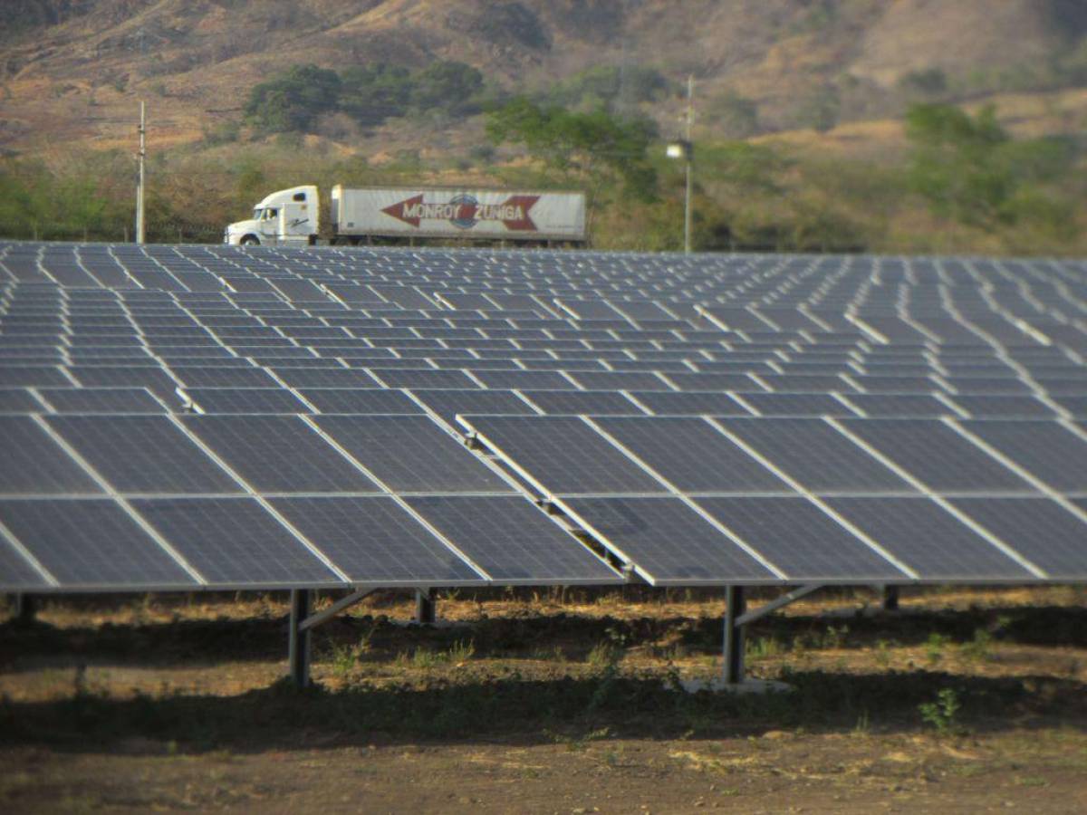 La ENEE adeuda L 18,495 millones a generadores privados de energía