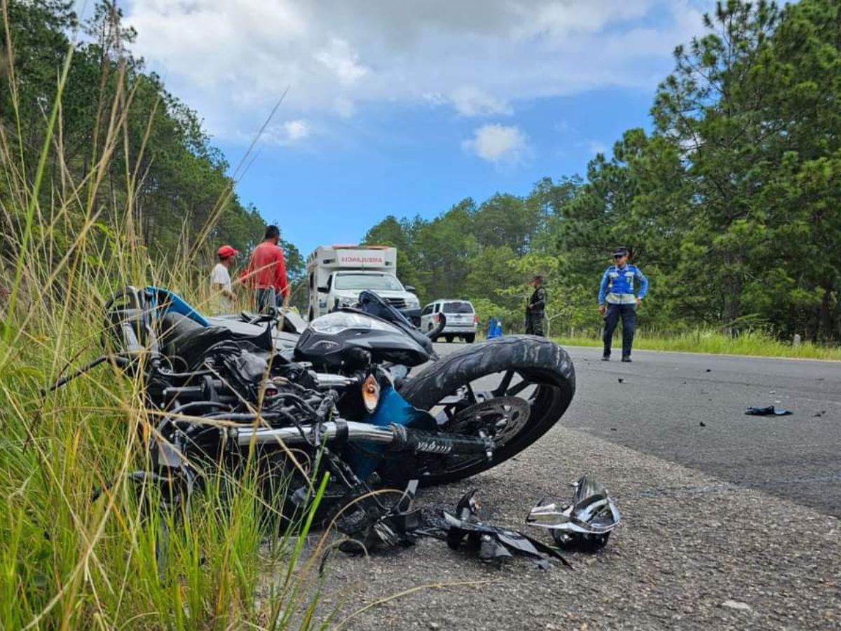 Conductor de motocicleta se accidenta al tratar de huir de un operativo vial; hay varios heridos