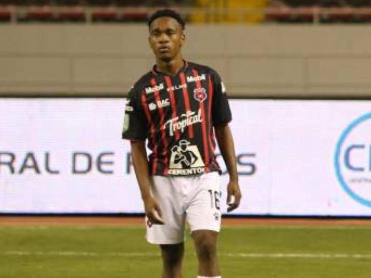 Arremeten contra el Alajuelense por relegar al hondureño Bryan Félix a las reserva