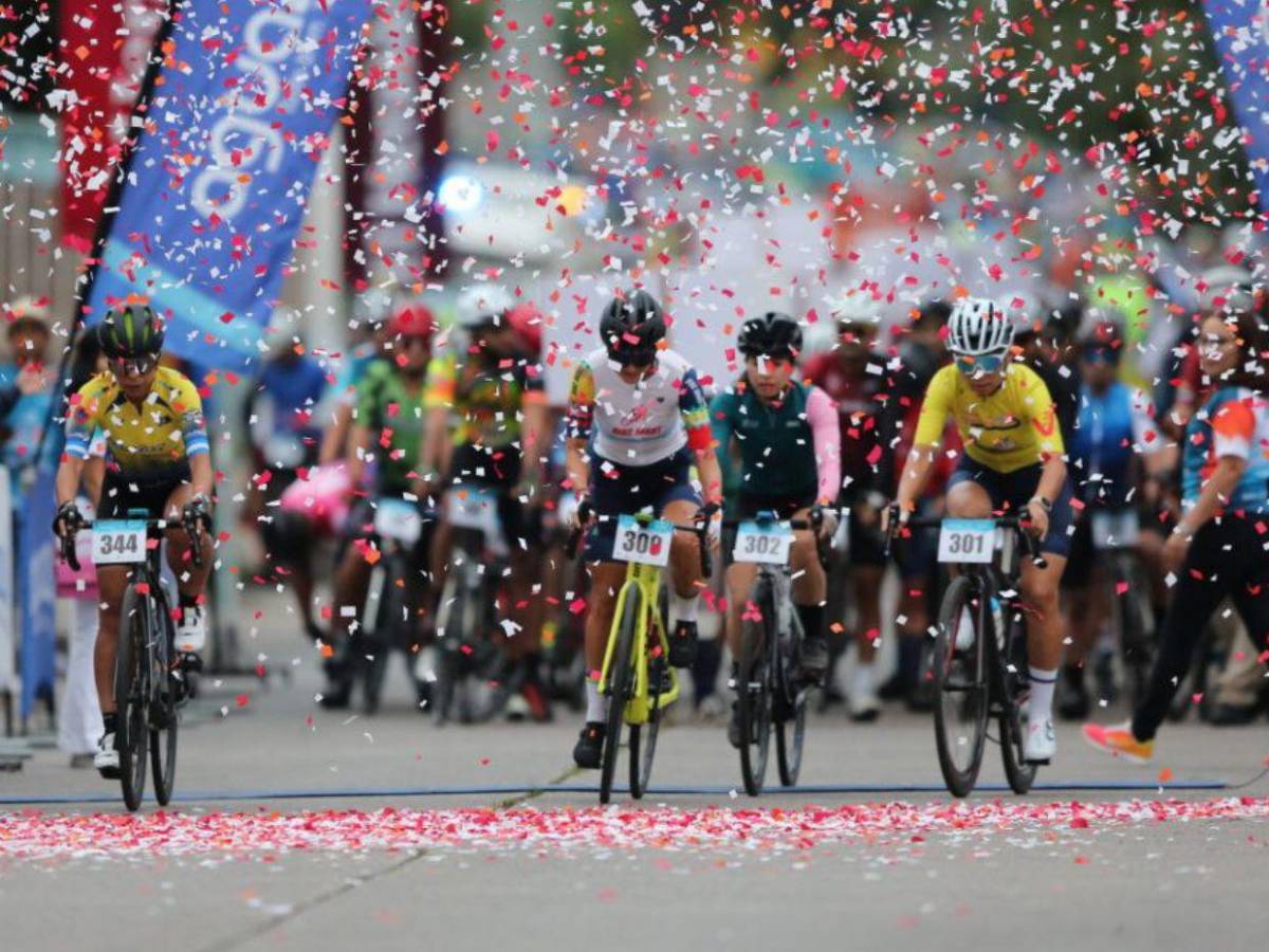 Adrenalina sobre ruedas: ¡Así inició la Vuelta Ciclística de EL HERALDO 2024!