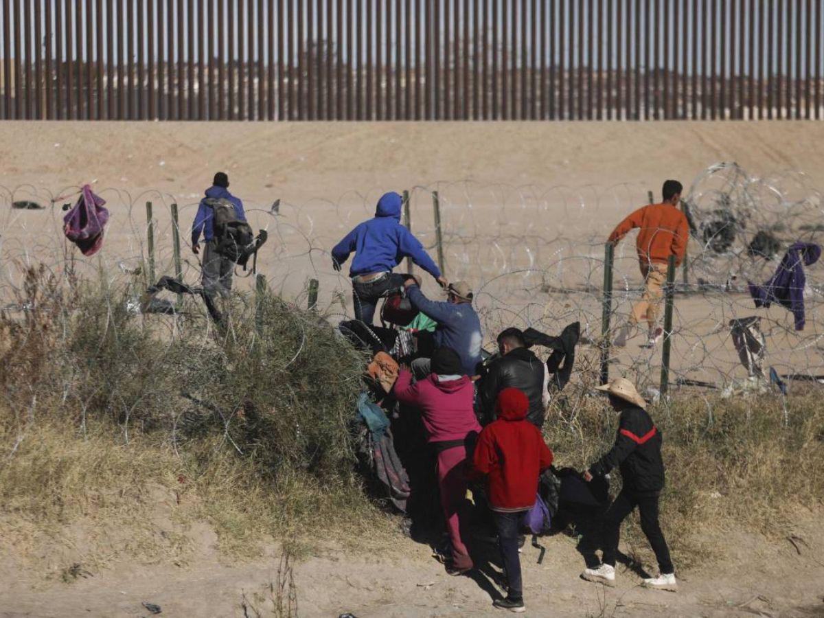 Detenciones de hondureños en la frontera de Estados Unidos cayeron un 14% en junio