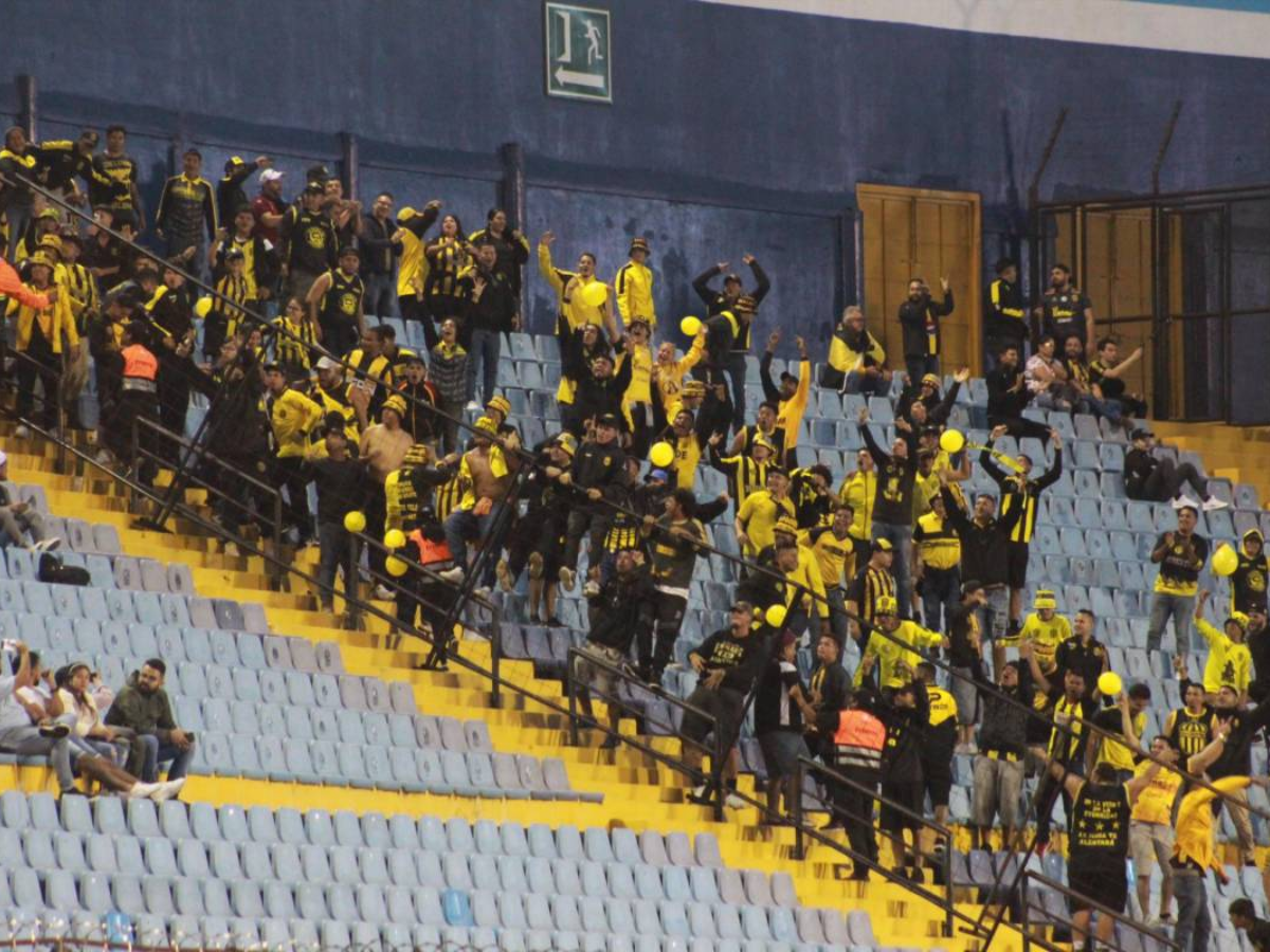 La afición del Real España que asistió al Doroteo Guamuch Flores se vio envuelta en un problema que metió en líos a su club.