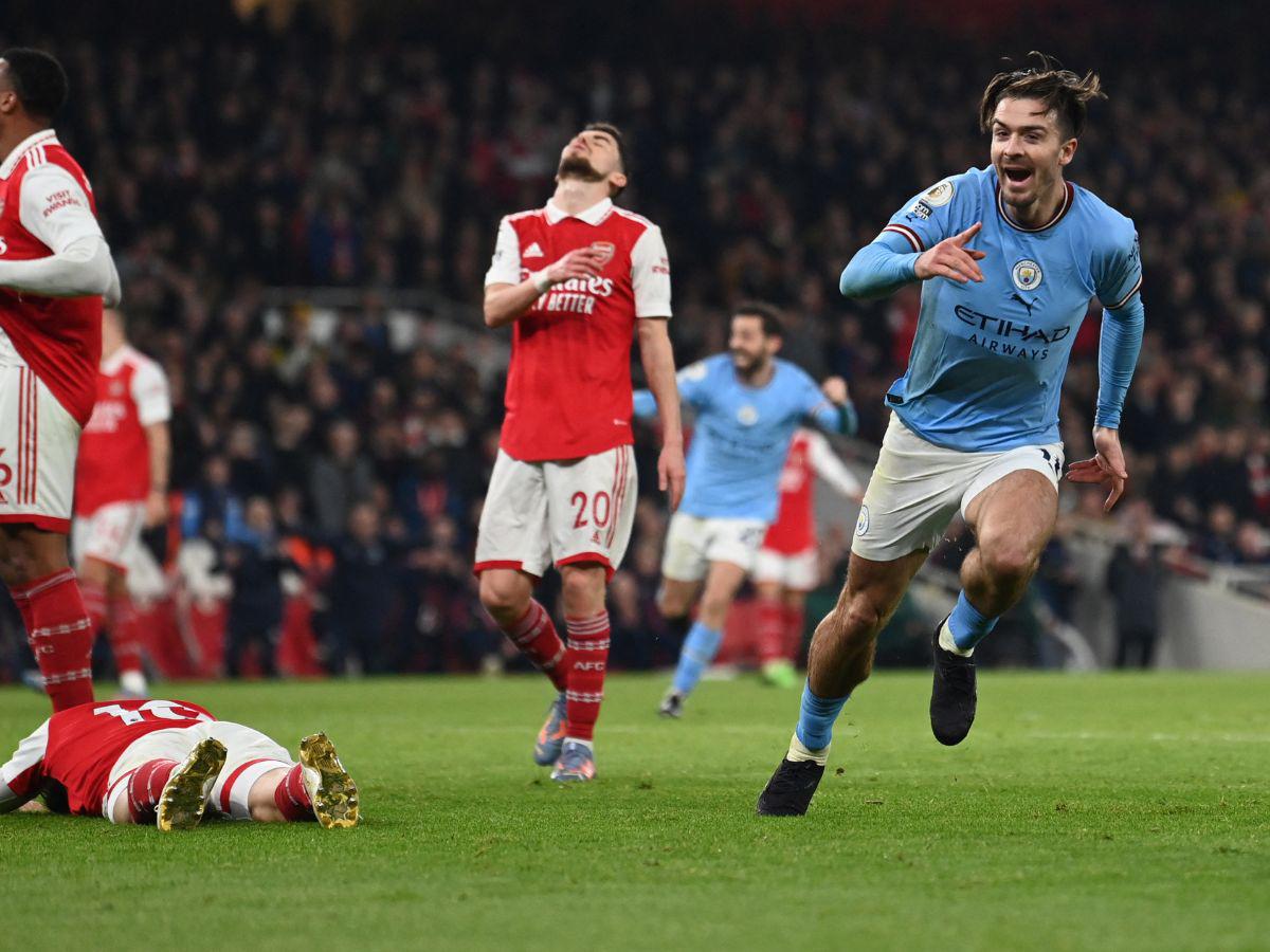 Golpe sobre la mesa: Manchester City vence al Arsenal y le arrebata el primer lugar de la Premier League