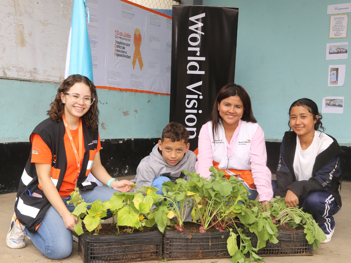 Niños aprenden con World Vision a cultivar, amar y transformar a Honduras