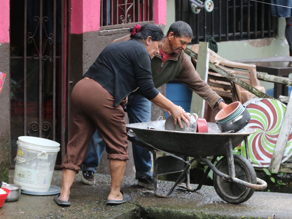 Lluvias por tropical Sara provocan deslizamientos colonia La Peña de la capital