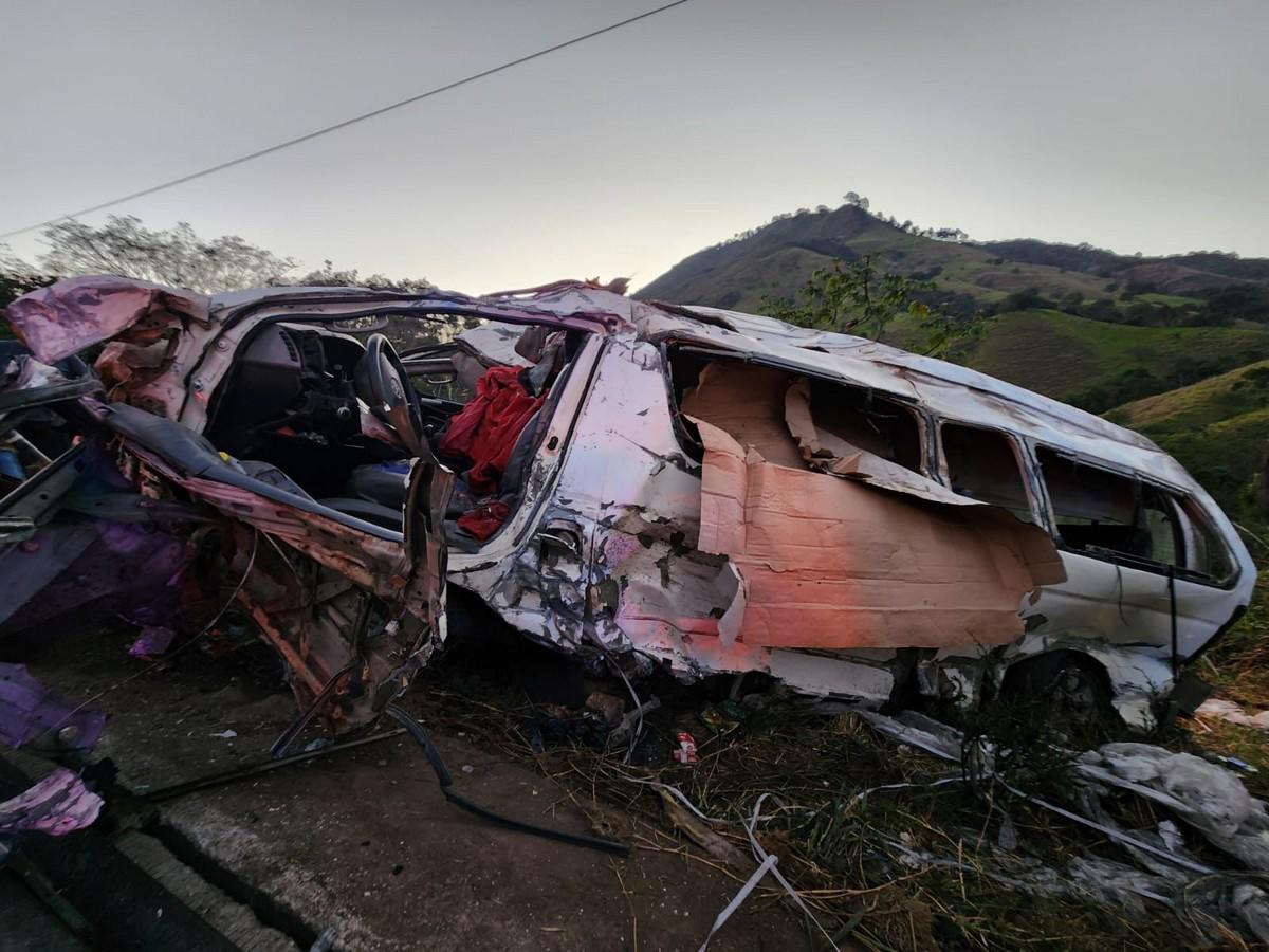 Dos muertos y 12 personas heridas deja volcamiento de bus en la CA-4