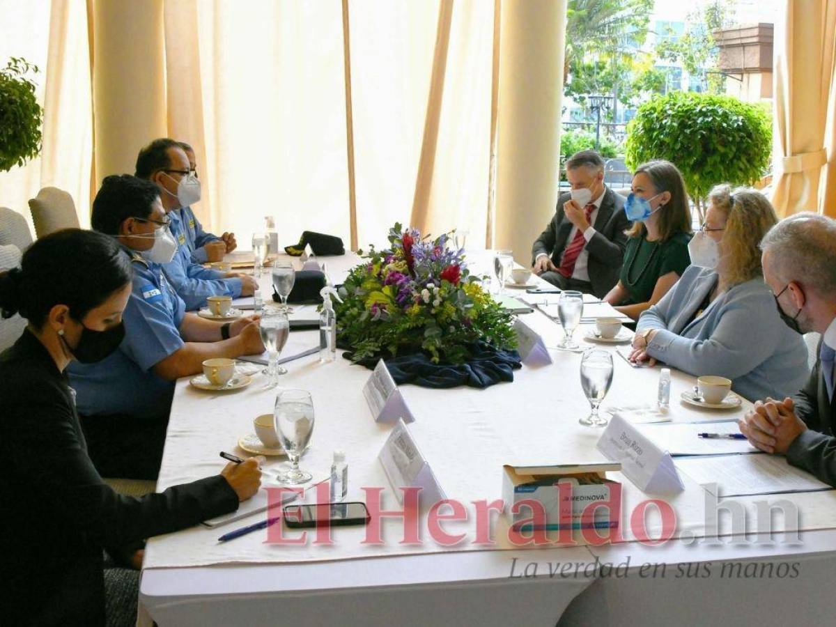 También habló de temas de seguridad con la Policía.