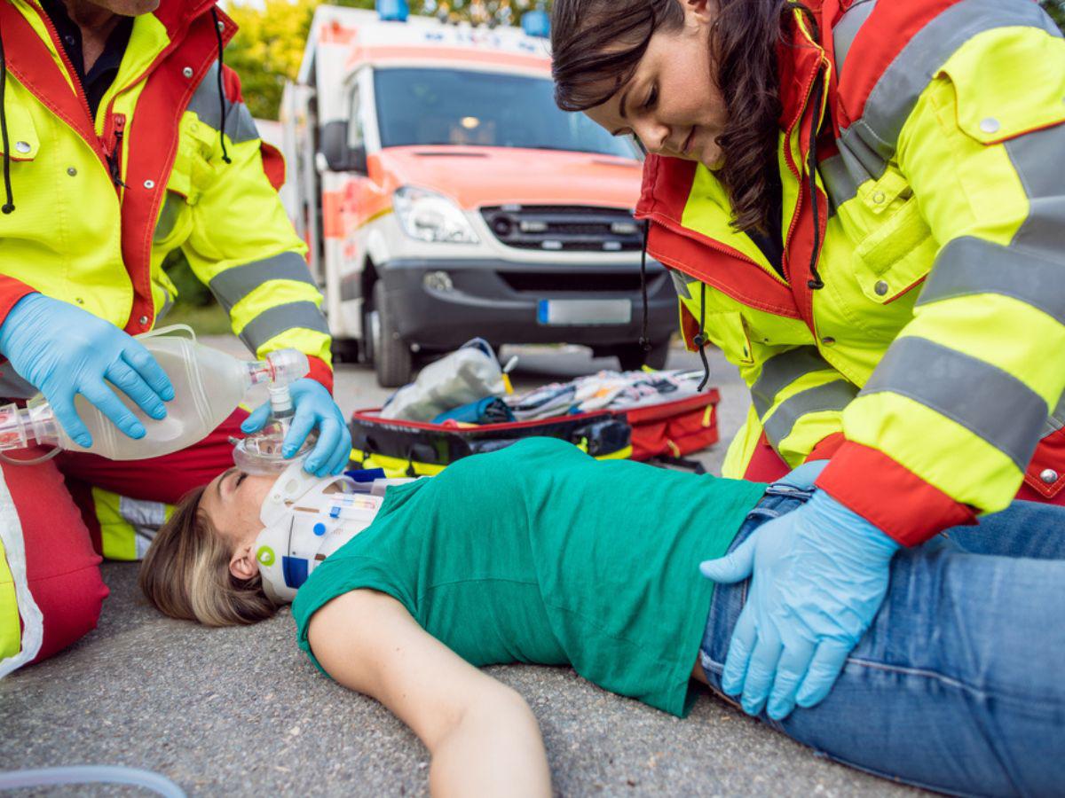 $!No en todo accidente de motocicleta se vuelve indispensable solicitar asistencia médica; todo dependerá de la gravedad del caso y del estado de salud de la víctima.