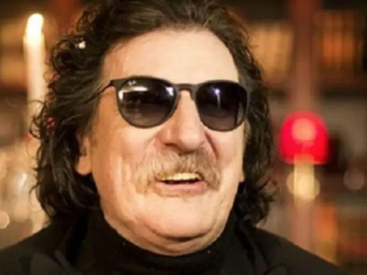 Charly García reaparece en silla de ruedas: esto es lo que se sabe sobre su estado de salud