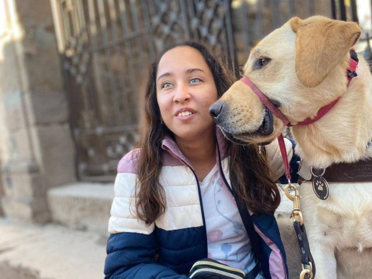 Sary, la joven no vidente a quien un hotel le negó el ingreso con su perro guía