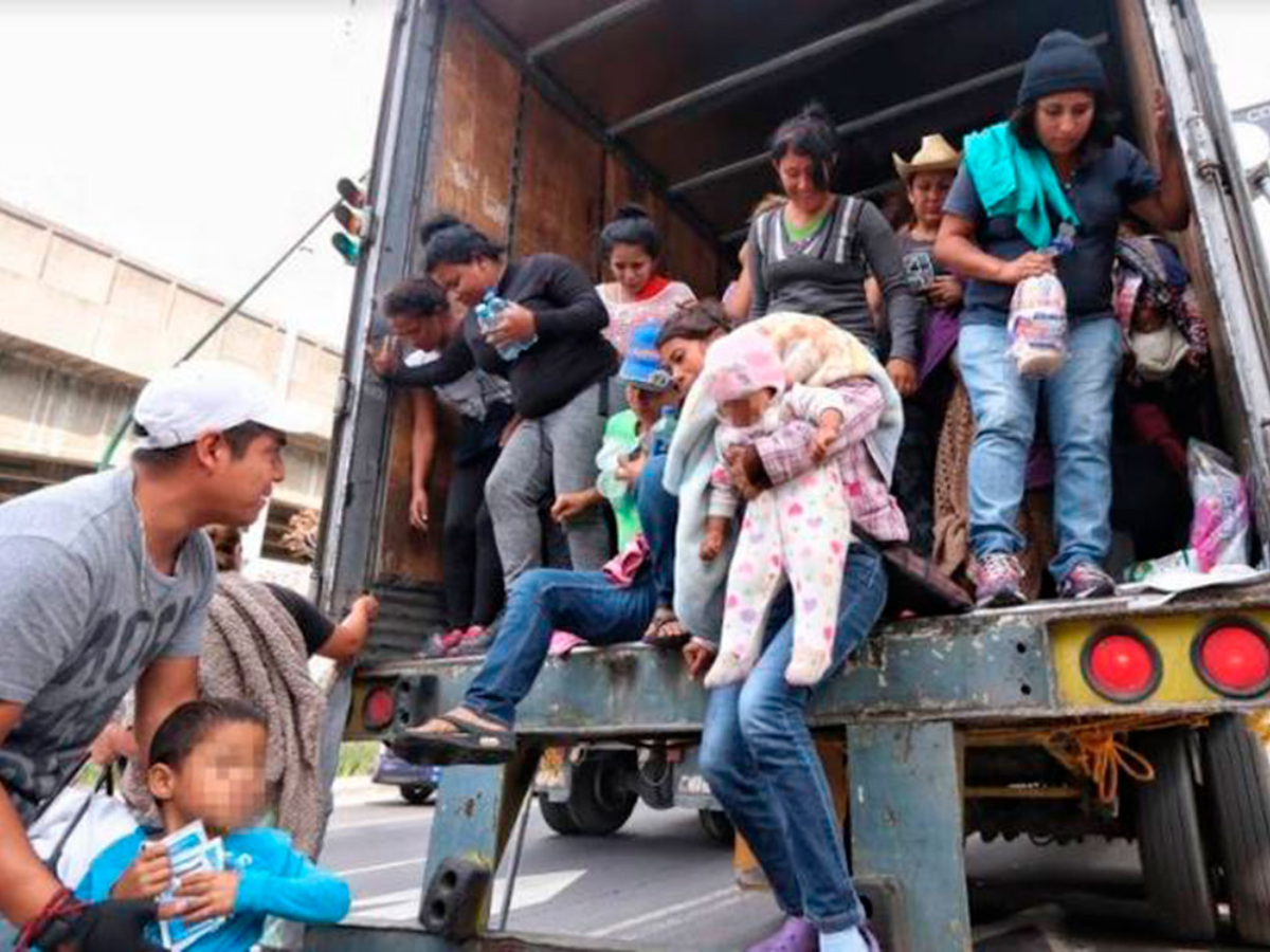 México halla 231 migrantes en contenedor de un camión