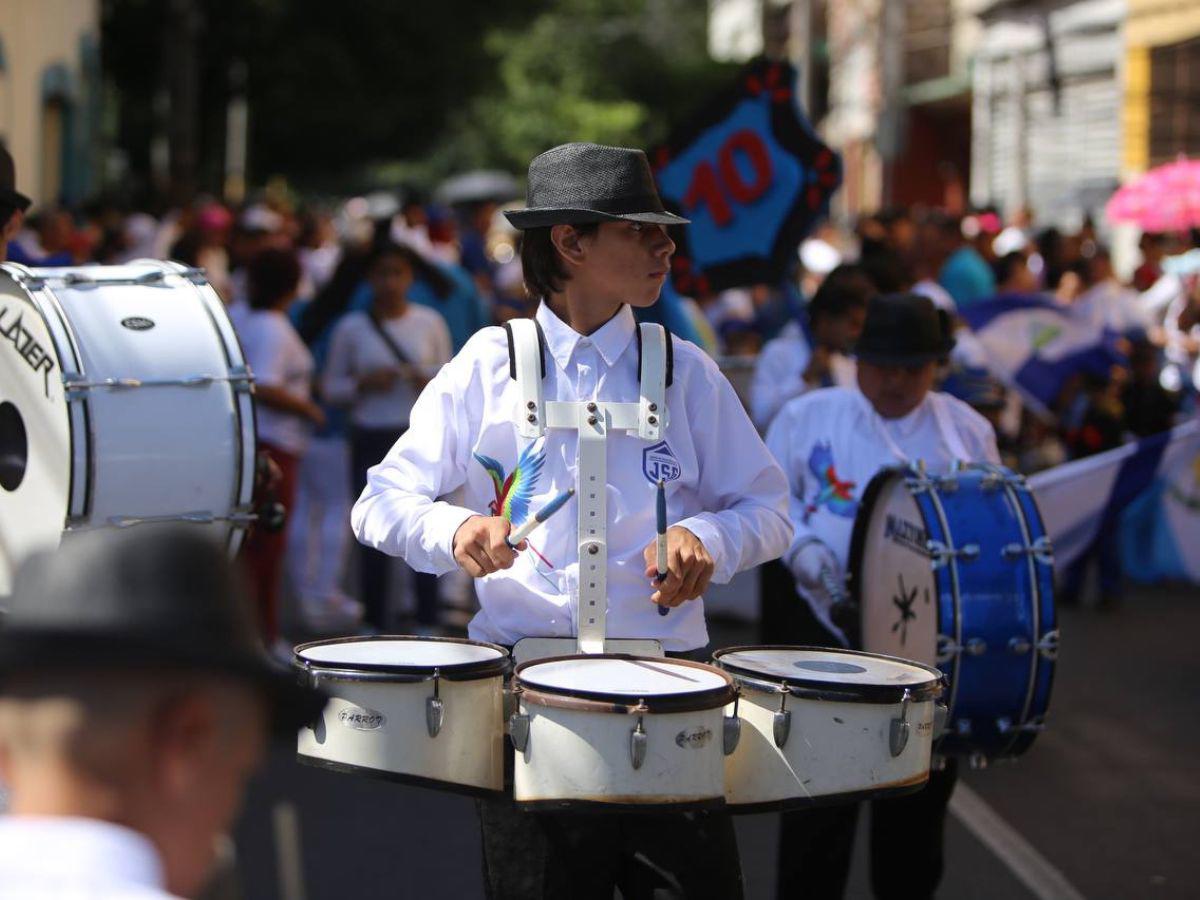 Con música y baile, alumnos de prebásica ponen ambiente en las calles de Comayagüela