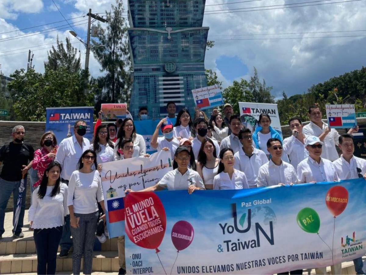 Jóvenes becarios unen sus voces a favor de la paz e inclusión de Taiwán en ONU y OACI