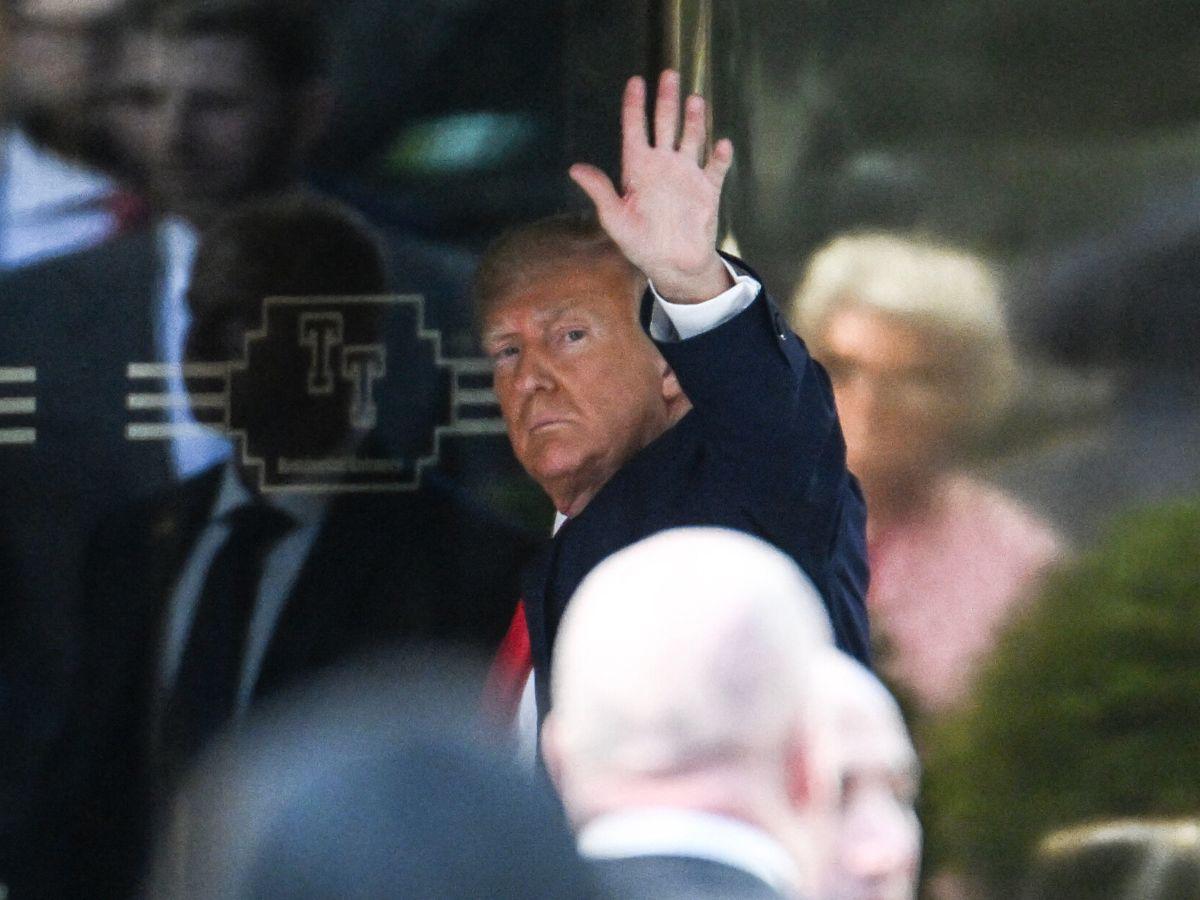 Trump llega a Nueva York para comparecer ante la justicia