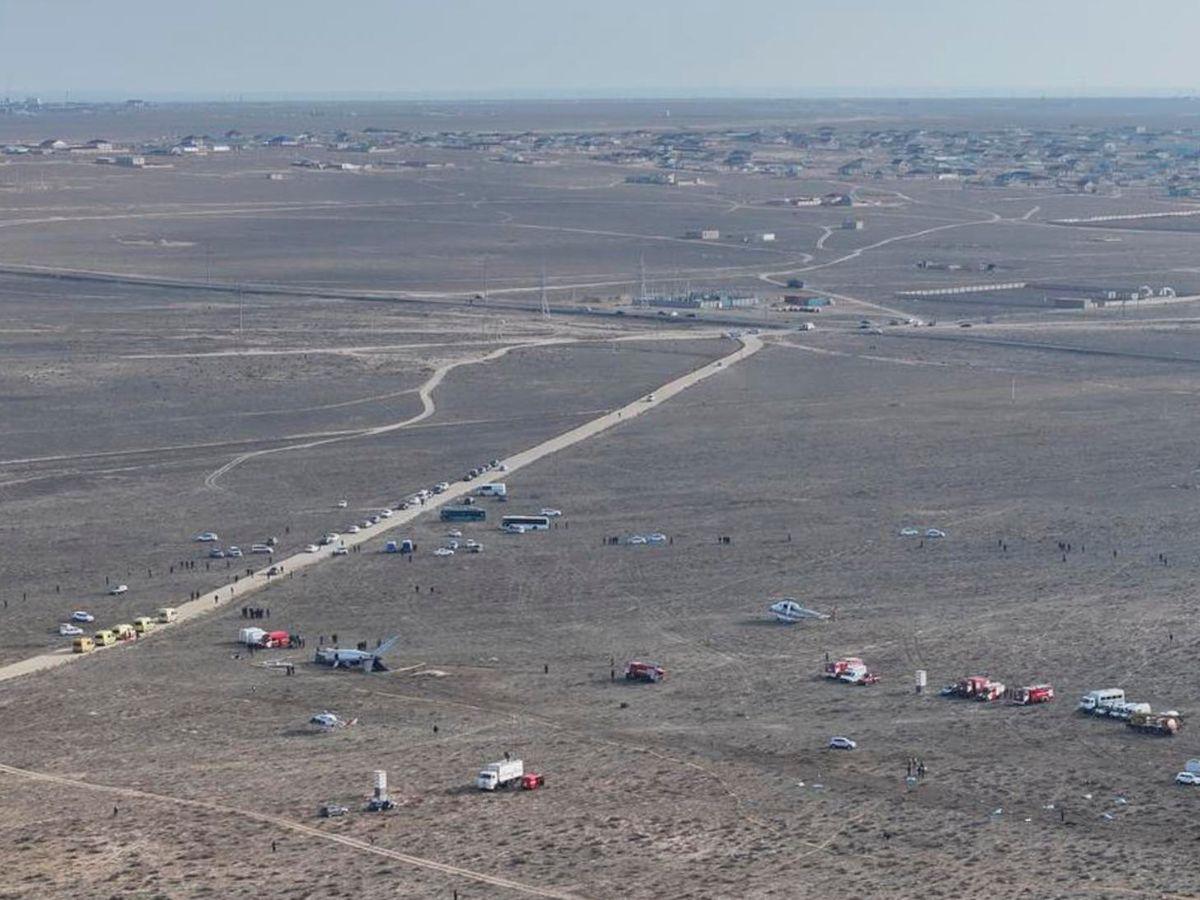 ¡Destruido! Así quedó el avión que se estrelló en Kazajistán con más de 60 personas a bordo