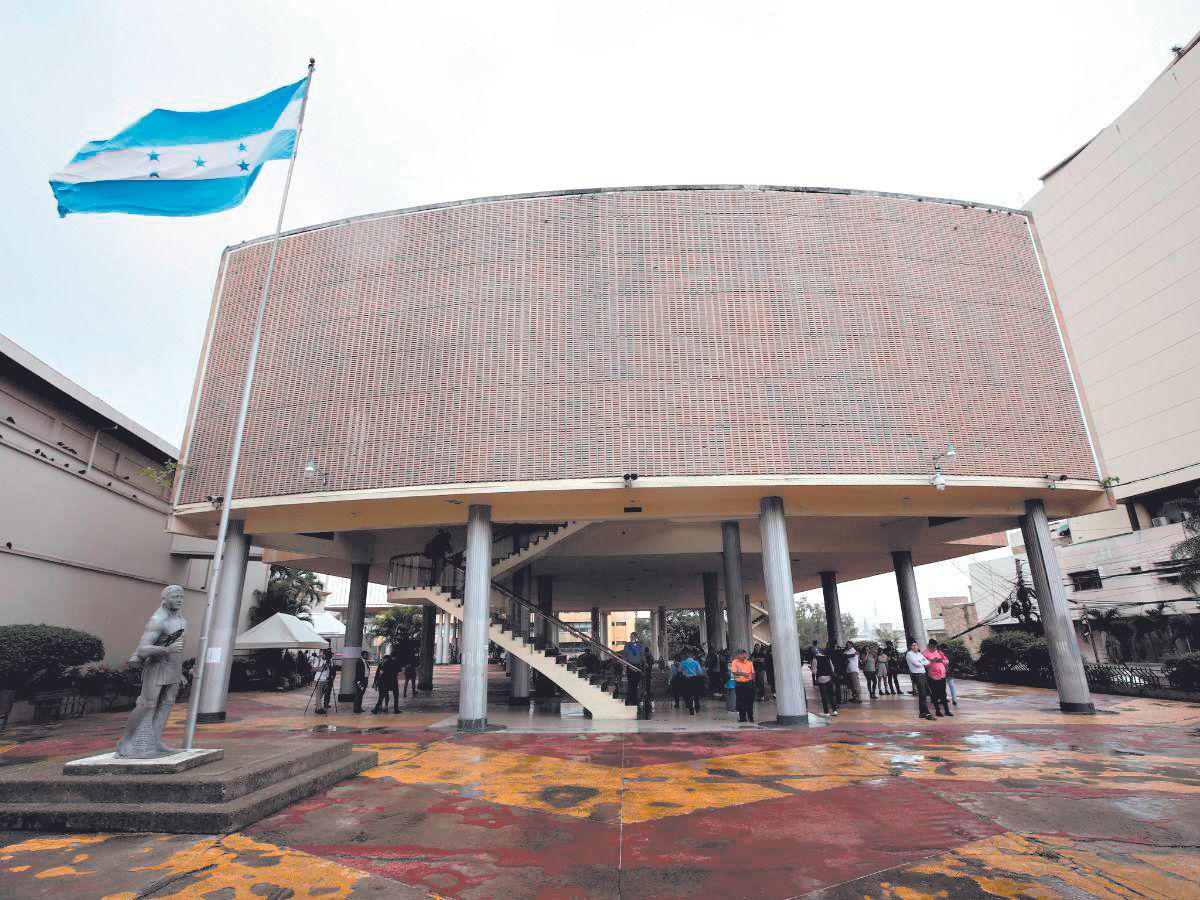 Debate sobre lagunas legales en entrada en vigencia de Comisión Permanente